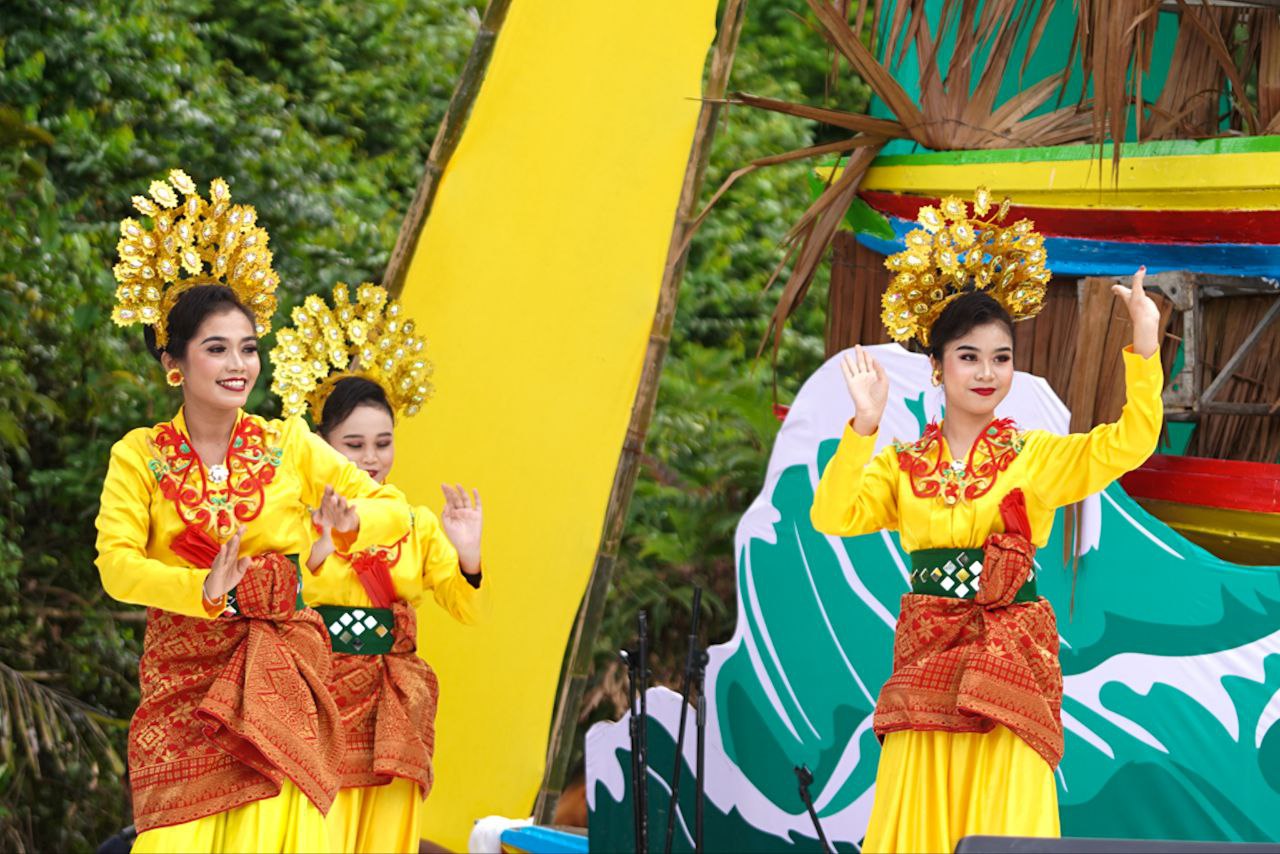 Pesona Festival Tradisional dengan Kostum Budaya Menarik yang Bikin Senyum Sendiri